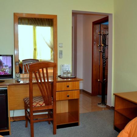 טיראנה Kruja Hotel מראה חיצוני תמונה