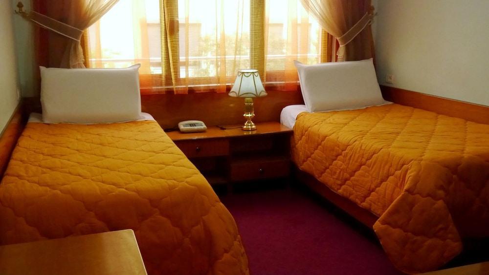 טיראנה Kruja Hotel מראה חיצוני תמונה