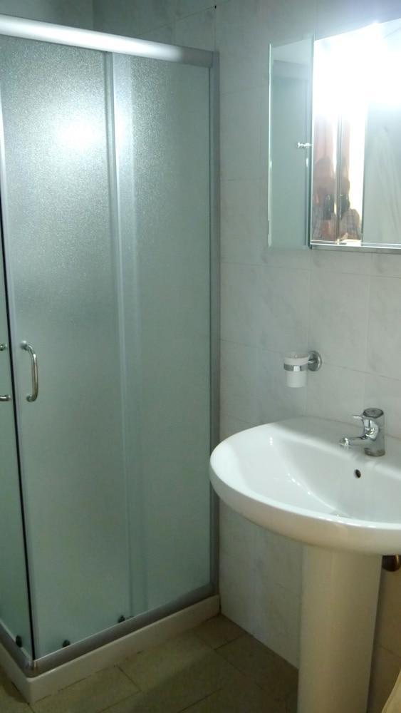 טיראנה Kruja Hotel מראה חיצוני תמונה
