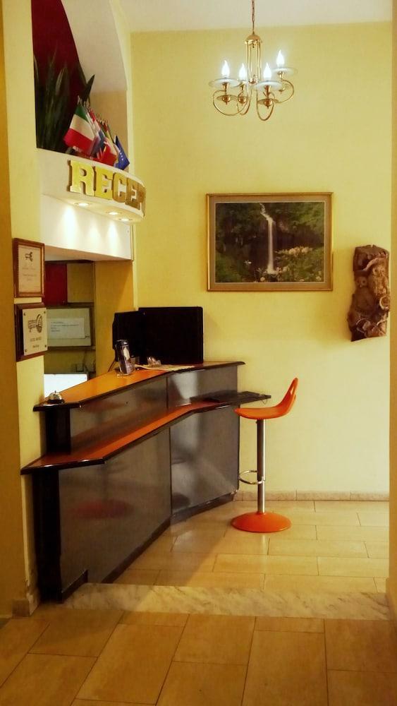 טיראנה Kruja Hotel מראה חיצוני תמונה