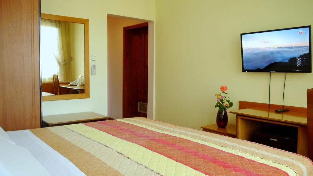 טיראנה Kruja Hotel מראה חיצוני תמונה